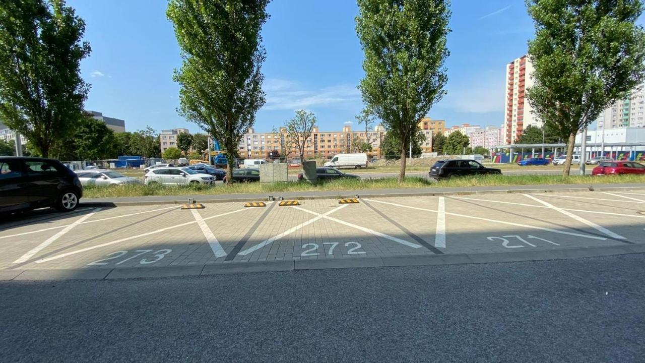 1 Room Apartment With Terrace, Slnecnice, 18B Bratislava Exterior foto
